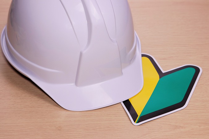 初心者マークとヘルメット