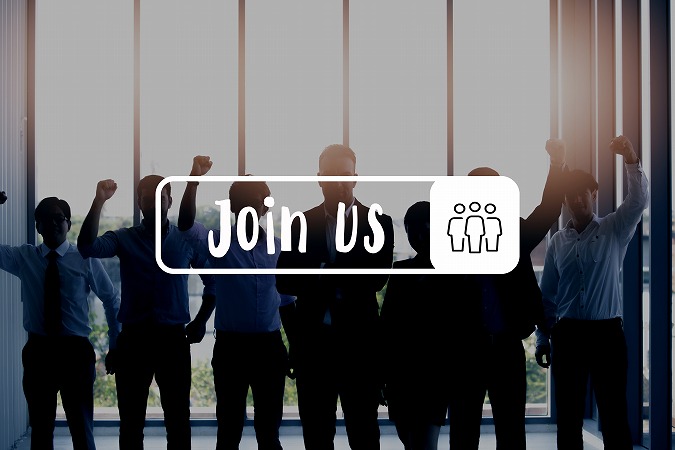 手を挙げる求職者たち